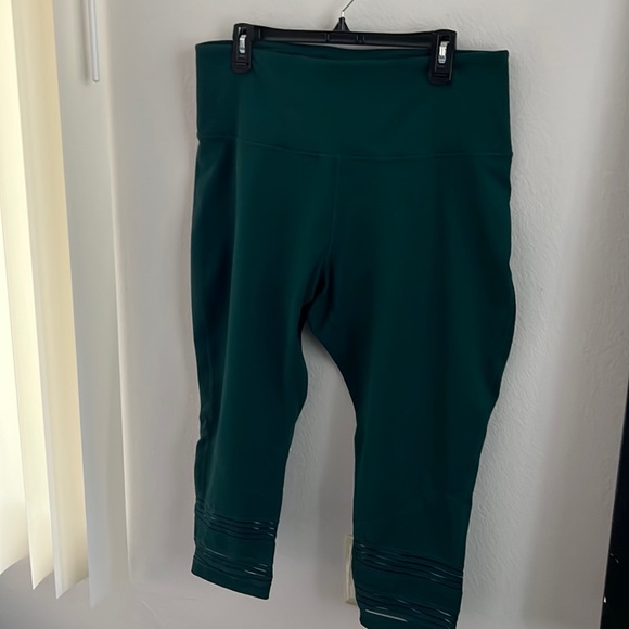 Zella yoga pants. Dark green, lightly used and only air dried. - Picture 1 of 4